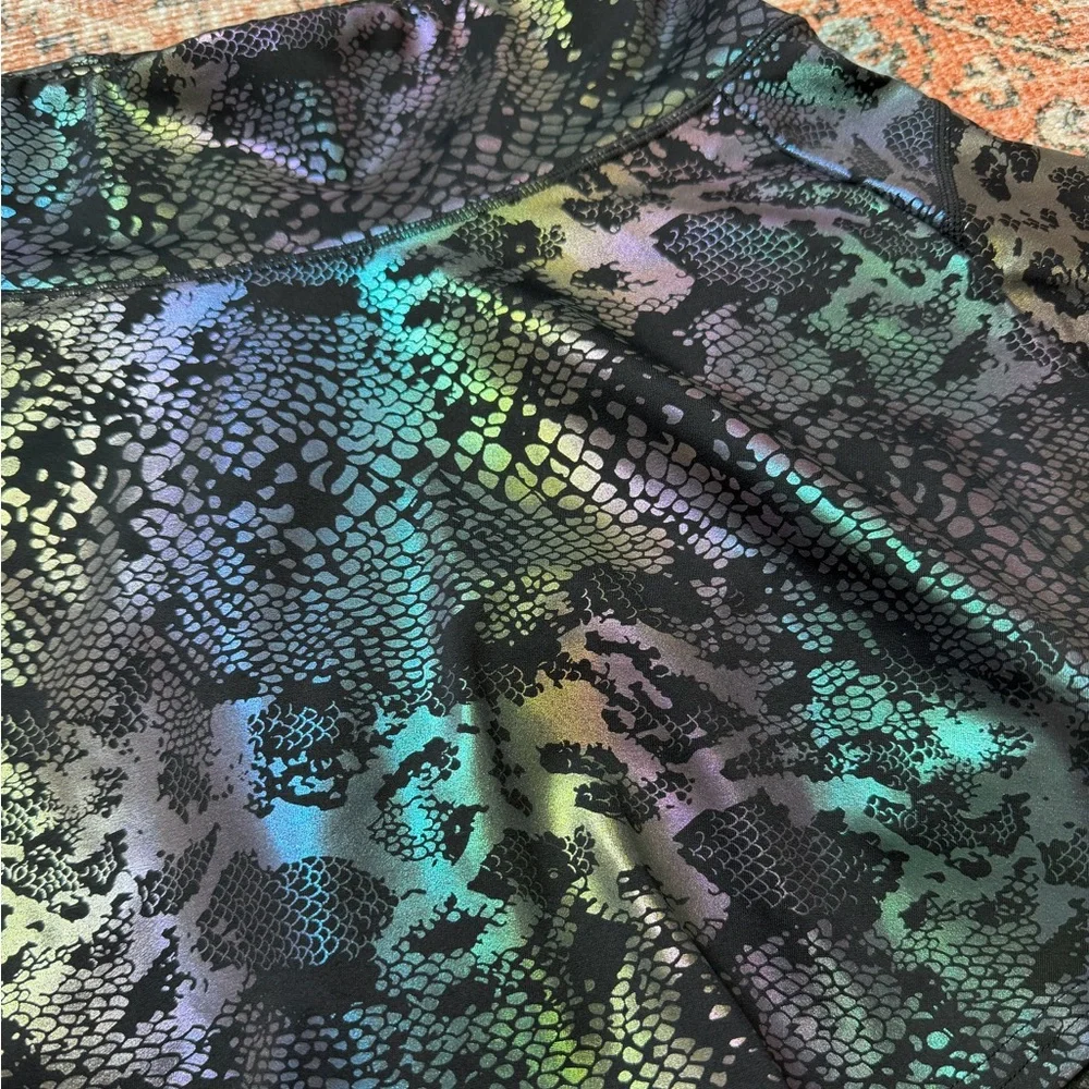 CVG Constantly Varied Gear Athletic Skort Snake Print Holographic Shorts Sz S - Picture 6 of 10